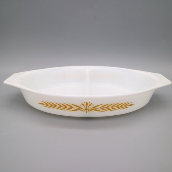 Anchor Hocking Fire King Golden Wheat Milk Glass Casserole Dish Pan 1 1/2 Qt. - Picture 2 of 6